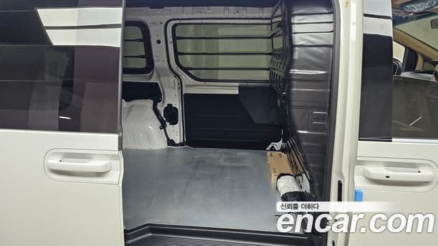 Hyundai Staria 2023 — ფოტო 11/20