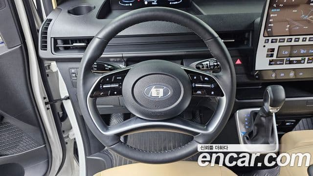 Hyundai Staria 2023 — ფოტო 13/20