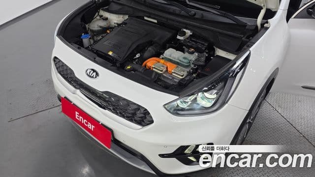 Kia Niro 2020 — Фото 6/20