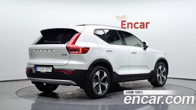 Volvo XC40 2025 — Şəkil 2/20