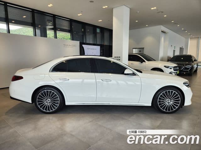 Mercedes-Benz E-Class 2025 — Фото 9/20