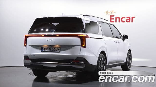 Kia Carnival 2023 — ფოტო 2/20