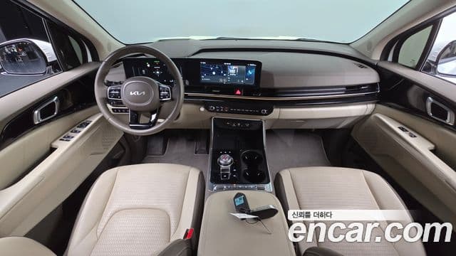 Kia Carnival 2023 — ფოტო 7/20