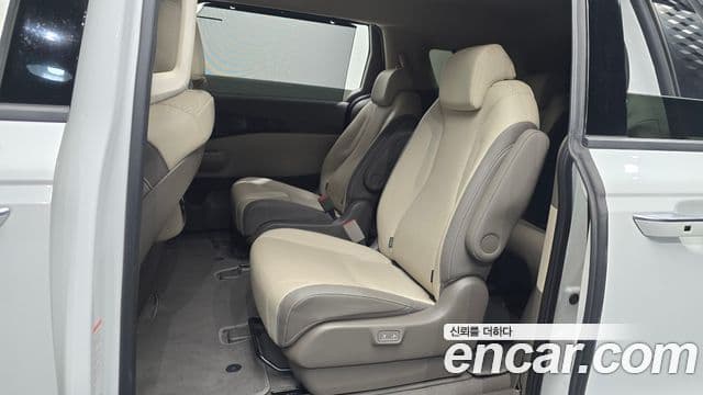 Kia Carnival 2023 — ფოტო 11/20