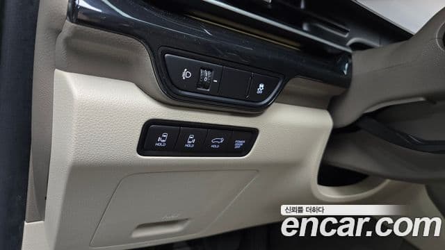 Kia Carnival 2023 — ფოტო 17/20