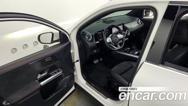 Mercedes-Benz GLA-Class 2022 — Şəkil 10/20