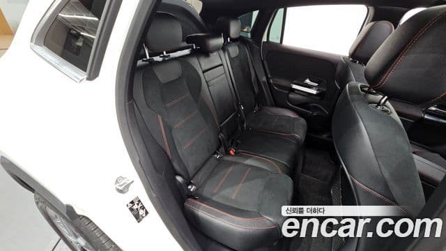 Mercedes-Benz GLA-Class 2022 — Şəkil 19/20