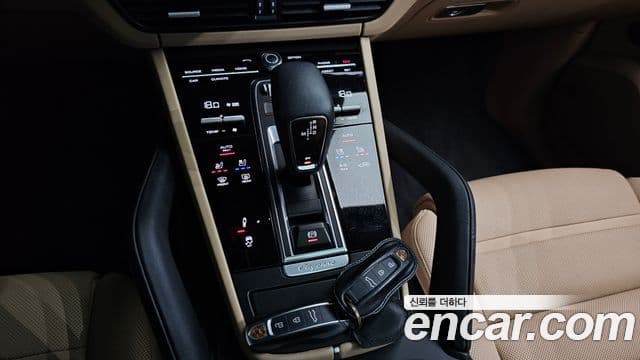 Porsche Cayenne 2023 — ფოტო 9/20