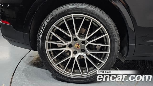 Porsche Cayenne 2023 — Şəkil 16/37