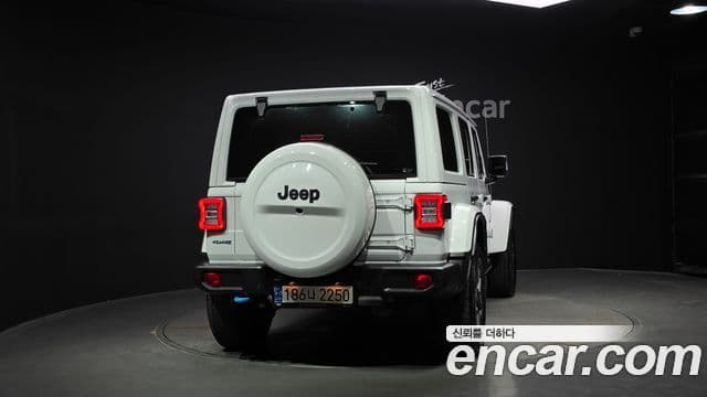 Jeep Wrangler 2022 — ფოტო 4/20