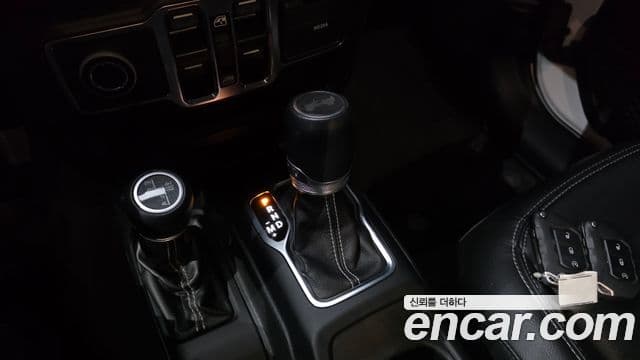 Jeep Wrangler 2022 — ფოტო 9/20
