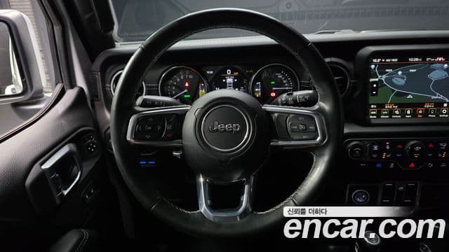 Jeep Wrangler 2022 — ფოტო 13/20