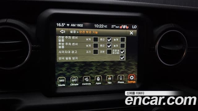 Jeep Wrangler 2022 — ფოტო 16/20