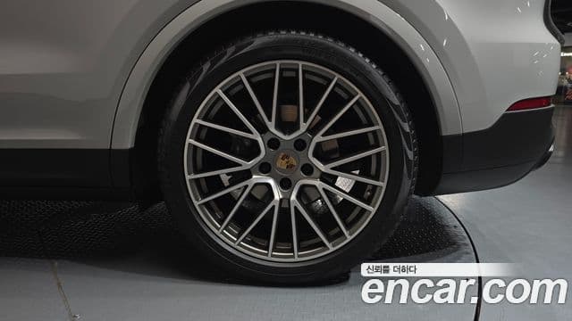 Porsche Cayenne 2022 — Photo 7/35
