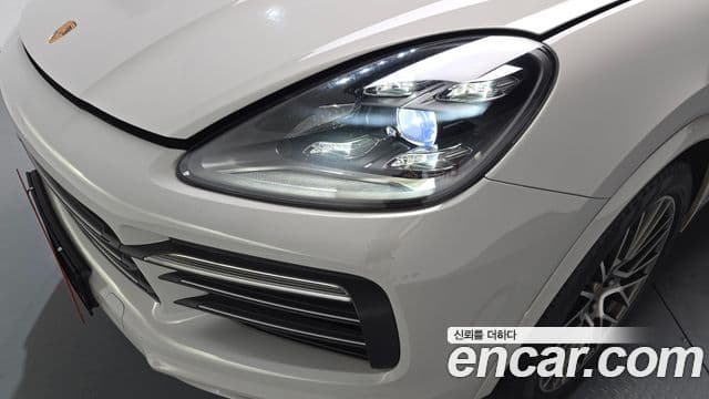 Porsche Cayenne 2022 — Photo 16/35