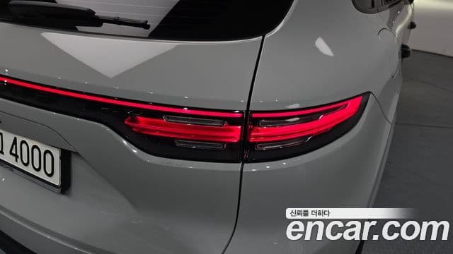 Porsche Cayenne 2022 — Photo 28/35