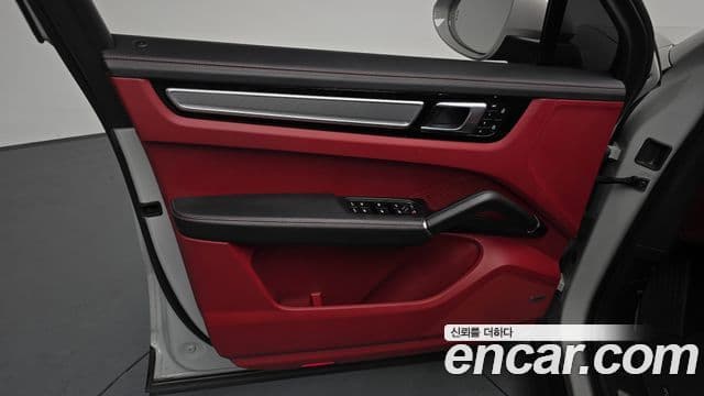 Porsche Cayenne 2022 — Photo 4/35