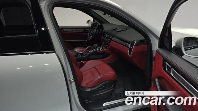 Porsche Cayenne 2022 — Photo 23/35