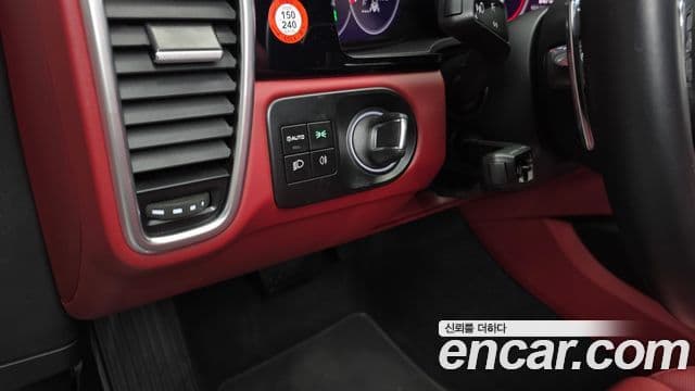 Porsche Cayenne 2022 — Photo 8/35