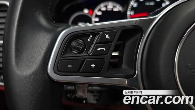 Porsche Cayenne 2022 — Photo 13/35