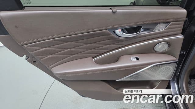 Kia The K9 2019 — Photo 33/34