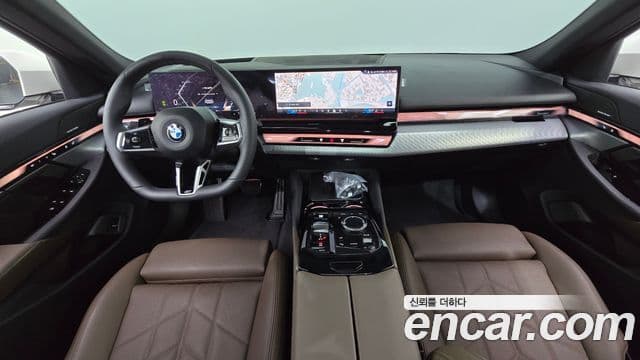 BMW 5 Series 2025 — ფოტო 7/20
