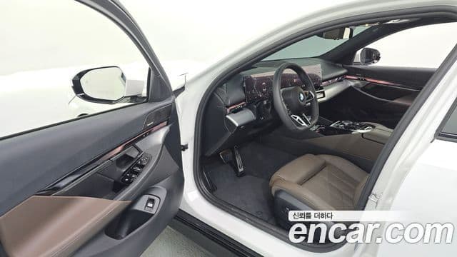 BMW 5 Series 2025 — ფოტო 10/20