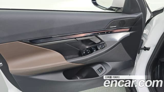 BMW 5 Series 2025 — Photo 29/36