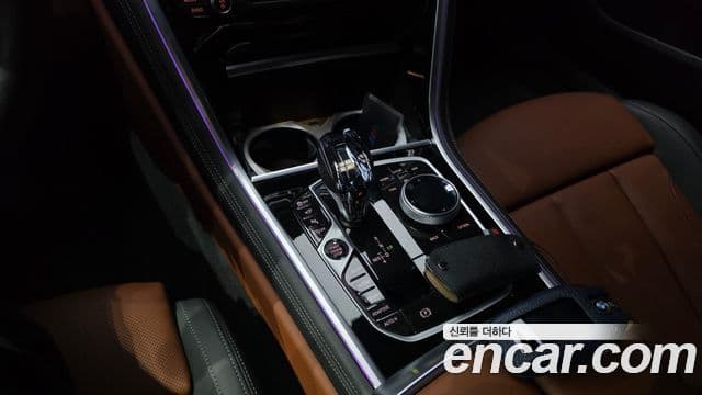 BMW 8 Series 2022 — Şəkil 9/20