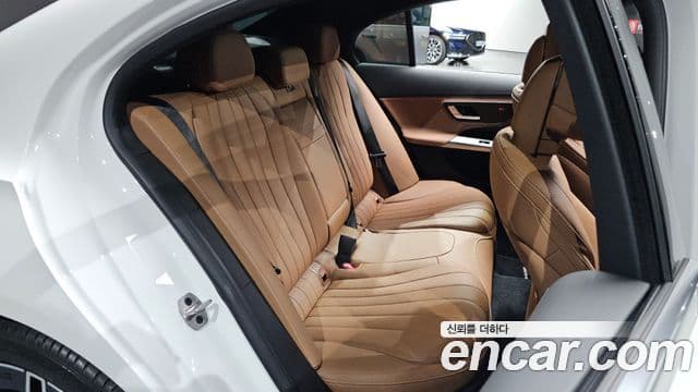 Mercedes-Benz E-Class 2025 — Фото 10/20