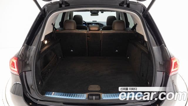 Mercedes-Benz GLE-Class 2022 — ფოტო 17/20