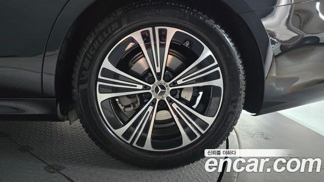 Mercedes-Benz E-Class 2025 — Photo 1/30