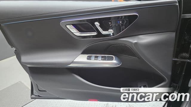 Mercedes-Benz E-Class 2025 — Photo 23/30
