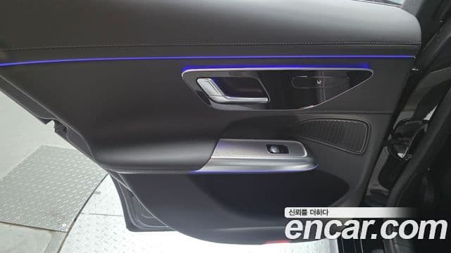 Mercedes-Benz E-Class 2025 — Photo 26/30