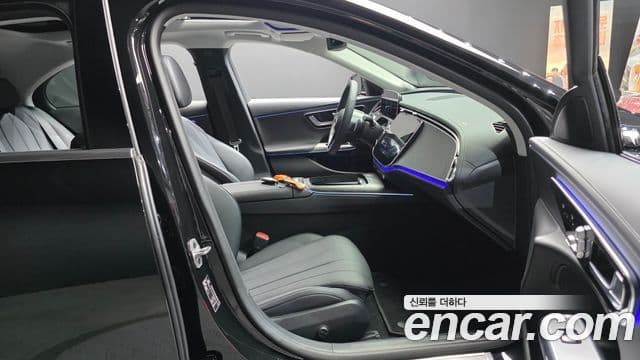 Mercedes-Benz E-Class 2025 — Photo 17/30