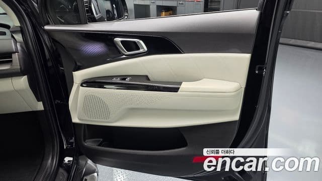 Kia Carnival 2023 — Photo 5/32