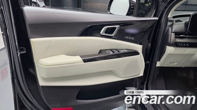 Kia Carnival 2023 — Photo 2/32