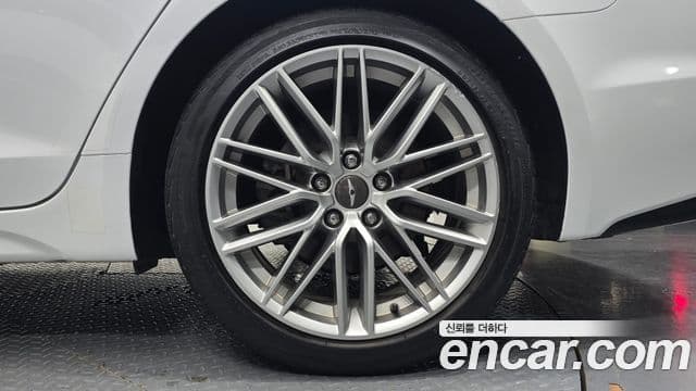Genesis G70 2019 — Photo 12/35