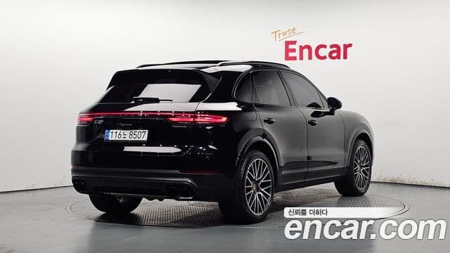 Porsche Cayenne 2019 — Фото 2/20
