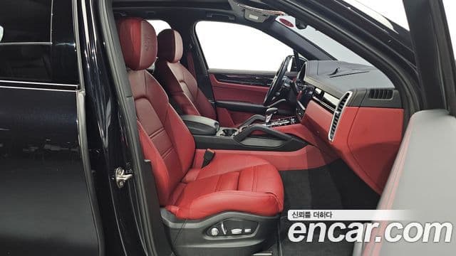 Porsche Cayenne 2019 — Фото 10/20