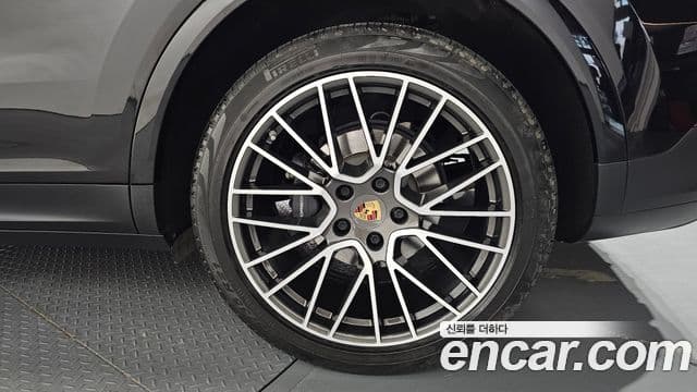 Porsche Cayenne 2019 — ფოტო 1/33