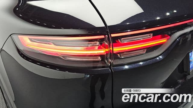 Porsche Cayenne 2019 — ფოტო 18/33
