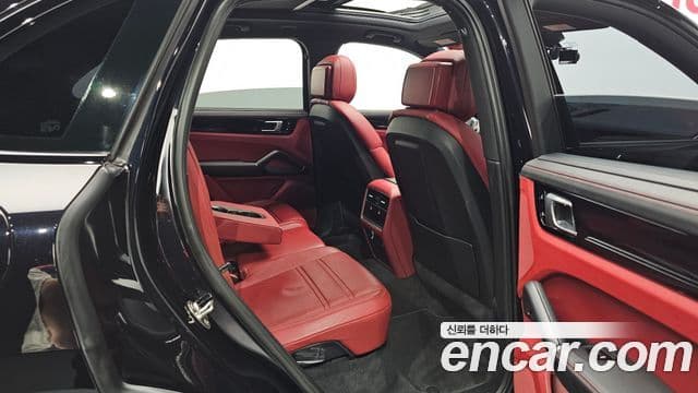 Porsche Cayenne 2019 — ფოტო 7/33