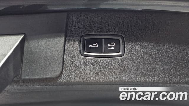 Porsche Cayenne 2019 — ფოტო 28/33
