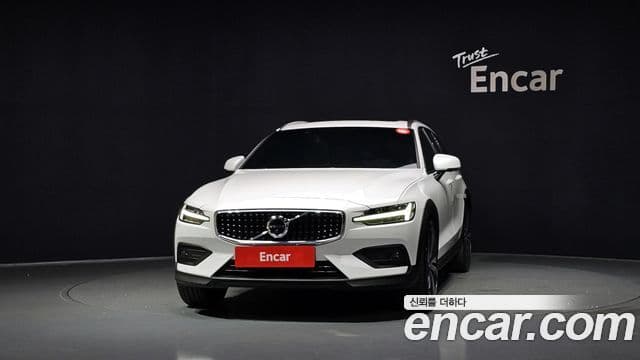 Volvo V60 Cross Country 2021 — Photo 6/33