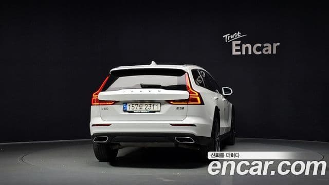 Volvo V60 Cross Country 2021 — Photo 19/33
