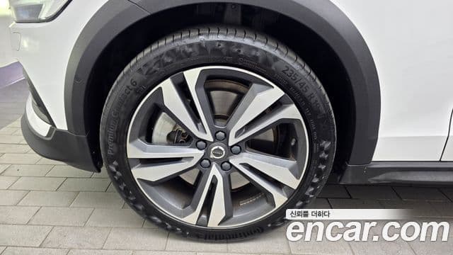Volvo V60 Cross Country 2021 — Photo 13/33