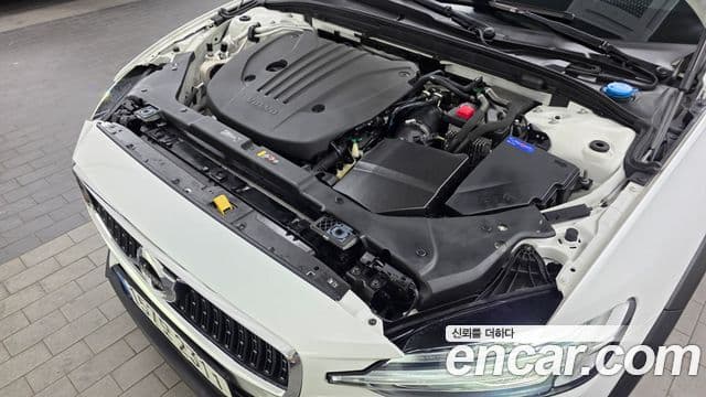 Volvo V60 Cross Country 2021 — Photo 11/33