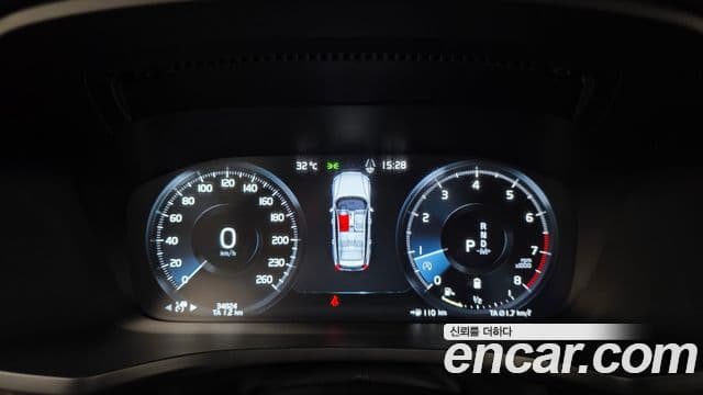 Volvo V60 Cross Country 2021 — Photo 25/33