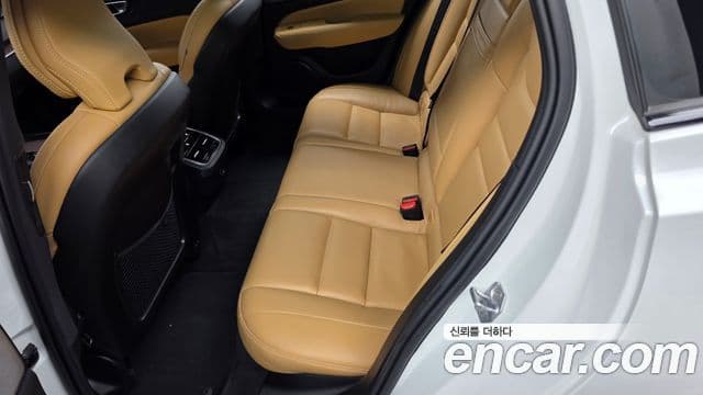 Volvo V60 Cross Country 2021 — Photo 24/33